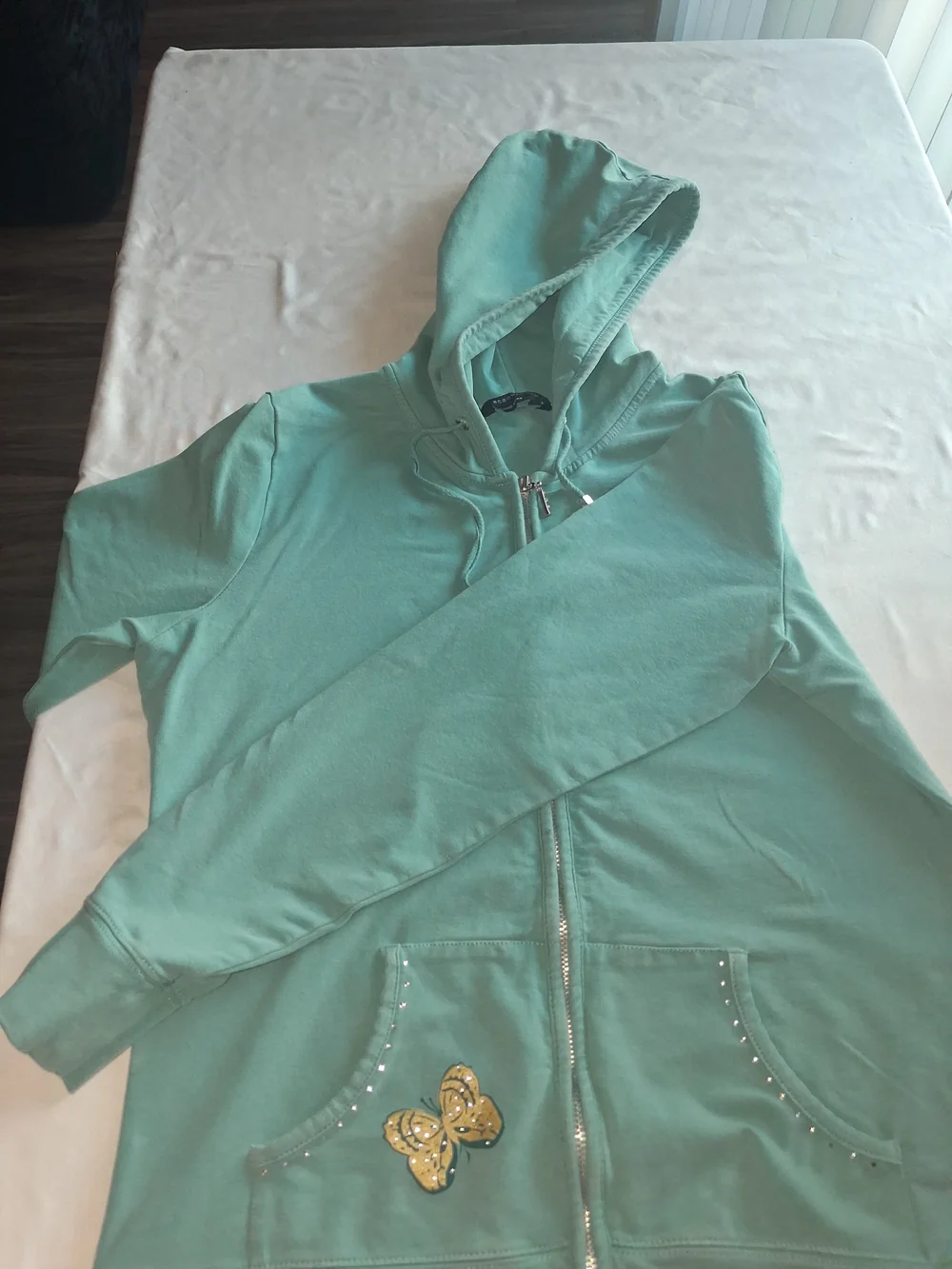 BCBGMaxAzria lightweight mint